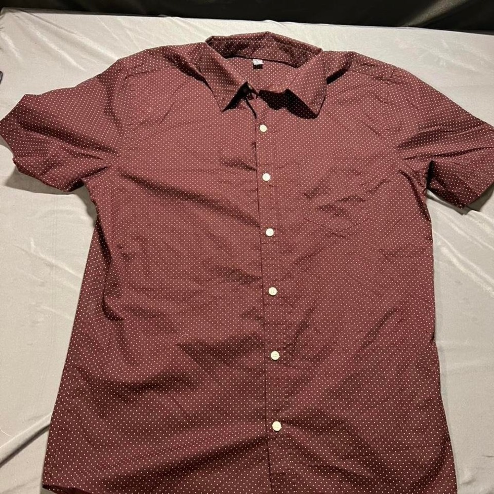 Van Heusen Mens Maroon Polka Dot Short Sleeveβ Button Down Shirt Size M 15-15.5